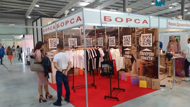 Stand d'un fournisseur ukrainien d'articles promotionnels à un salon professionnel national